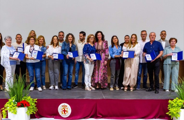 La alcaldesa aplaude “el liderazgo” de las asociaciones vecinales “para mejorar y cuidar Almería”